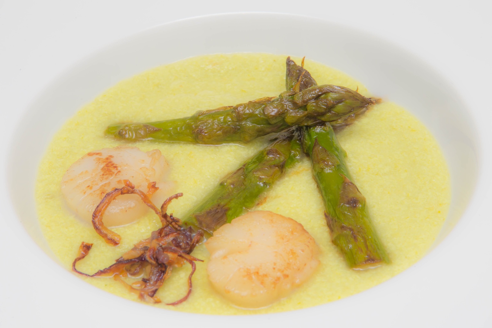 Noix de Saint Jacques et son velouté d'asperge